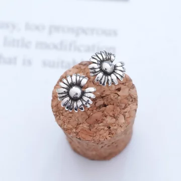 925銀針×復古雛菊小花×耳針.avif