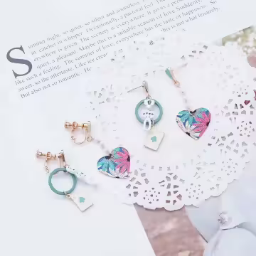 紙牌愛心花朵彩繪&times;不對稱螺旋耳夾