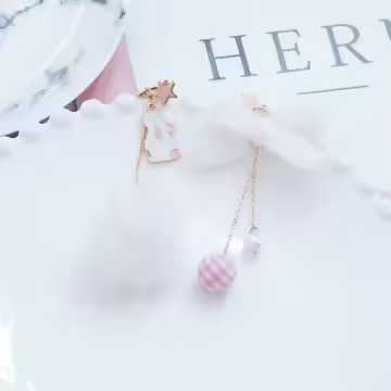 白兔毛線蝴蝶結圓球×不對稱螺旋耳夾