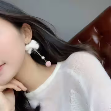 白兔毛線蝴蝶結圓球×不對稱螺旋耳夾