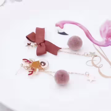 麋鹿蝴蝶結毛球×不對稱吊墜耳環