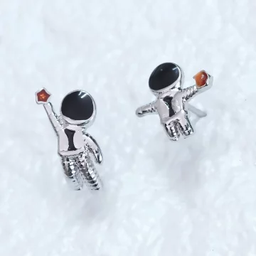 偷星的太空人×耳環.avif