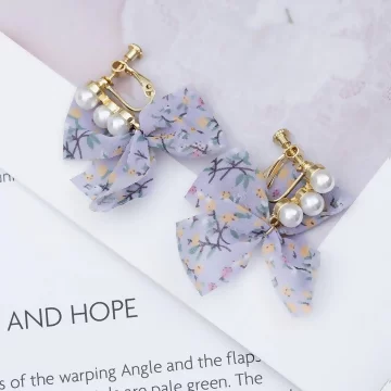 碎花薄紗蝴蝶結珍珠×吊墜耳環×共二色.avif