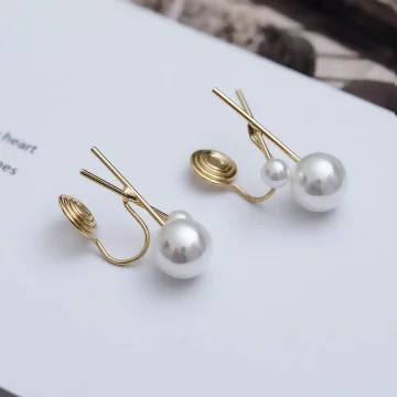 二顆交叉珍珠×蚊香盤U型耳夾.avif