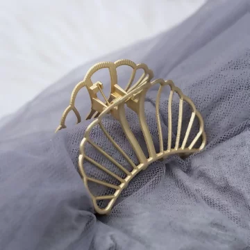 古典扇形金屬線框×鯊魚髮夾.avif