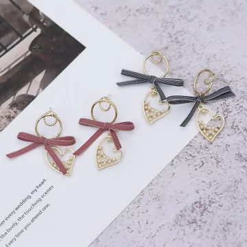 絲帶蝴蝶結愛心小珍珠×吊墜耳環×共二色.avif