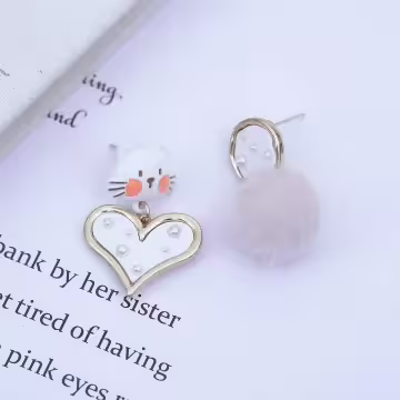 小白貓愛心鑲珍珠毛球×不對稱吊墜耳環