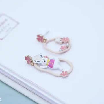 花朵跳躍小兔×不對稱吊墜耳環.avif