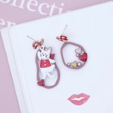 領結愛心小貓×不對稱吊墜耳環.avif