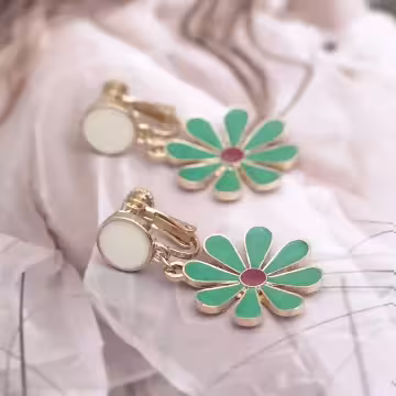 綠色雛菊小花×螺旋耳夾
