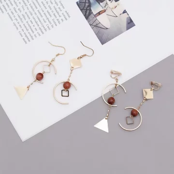 金沙球C字幾何×不對稱吊墜耳勾.avif