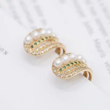 多線條綠晶閃鑽珍珠×U型耳骨夾.avif