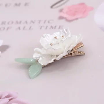 貝殻水晶山茶花×鴨嘴式髮夾.avif