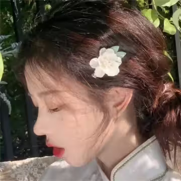 貝殻水晶山茶花×鴨嘴式髮夾