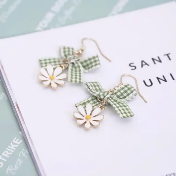 綠格蝴蝶結小雛菊×吊墜耳勾.avif
