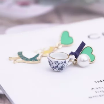 愛麗絲的下午茶時間×不對稱吊墜耳環.avif