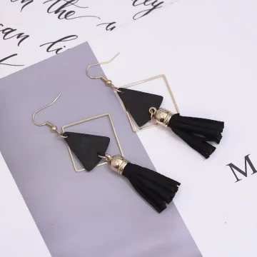 菱框黑三角麂皮流蘇×吊墜耳勾.avif