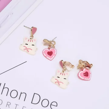 休憩中的貓咪×不對稱吊墜耳環.avif