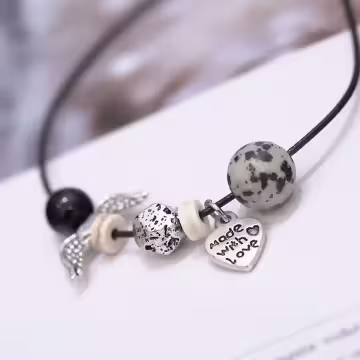 愛心翅膀金屬石頭&times;皮革項鍊