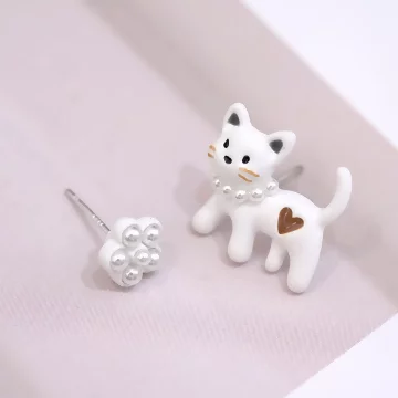珍珠小花白貓×吊墜耳環.avif