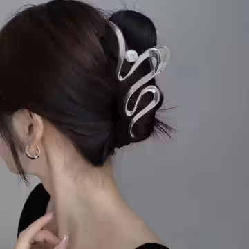 銀色M字珍珠×鯊魚夾