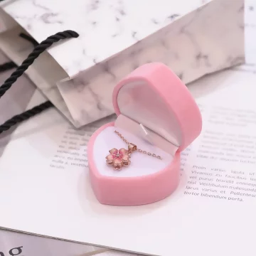 粉翼愛心×適用戒指/耳釘/項鍊/手鍊×絨布盒.avif