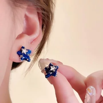 寶藍閃鑽星星×蚊香盤U型耳夾.avif