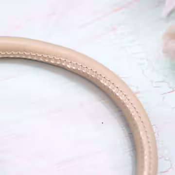 單色簡約皮革×手機腕帶掛繩×米黃