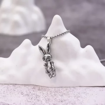 布偶兔×中性長項鍊.avif