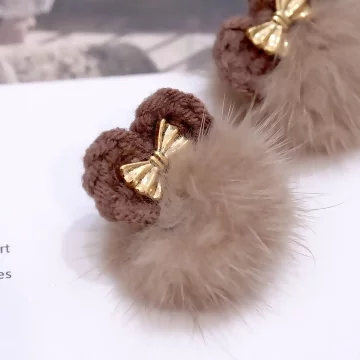 暖咖毛線蝴蝶結毛球×吊墜耳環.avif