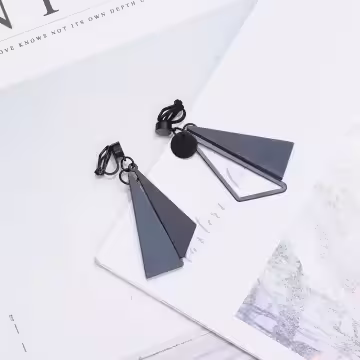 霧霾藍黑木頭三角×不對稱三角耳夾