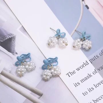 藍色蝴蝶結珍珠球×三角耳夾.avif