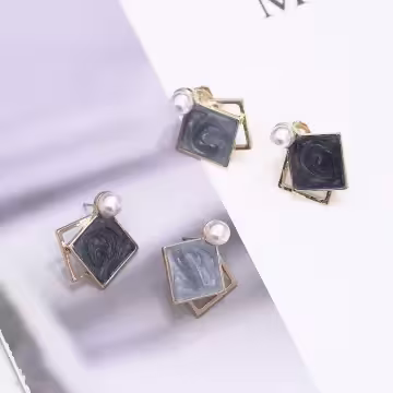 斜方暈藍珍珠&times;三角耳夾