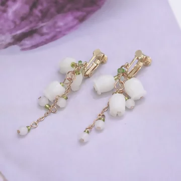 白色鈴蘭花×螺旋耳夾.avif