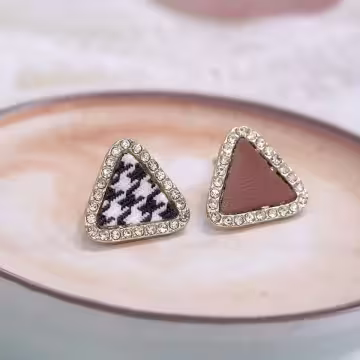 千鳥黑咖三角型×不對稱耳環