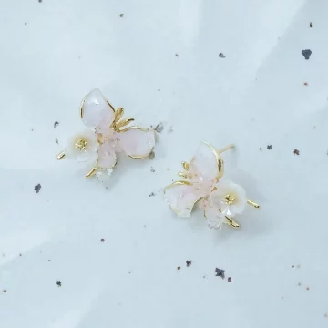 粉嫩碎鑽花飛蝶×耳環.avif