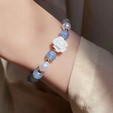 海藍寶典雅山茶花×固定式串珠手鍊.avif