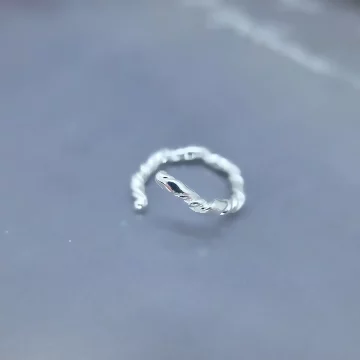 925銀飾×粗線條麻花捲×開口戒指.avif