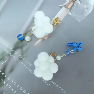 藍領結棉花雲朵×不對稱三角耳夾.avif