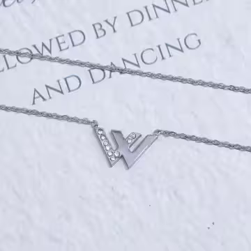 316鋼飾×經典W字母×鎖骨項鍊×銀色