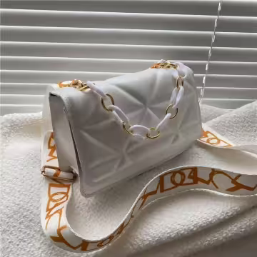 撞色鍊條織帶菱紋包×斜背包×白色