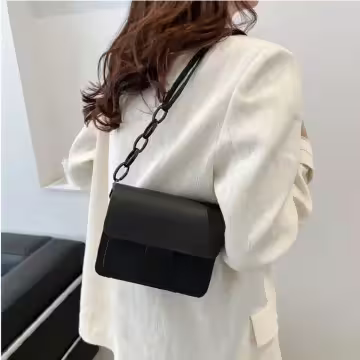 不對稱背帶掀蓋小方包×斜背包×黑色