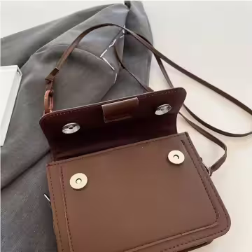 不對稱背帶掀蓋小方包×斜背包×咖啡