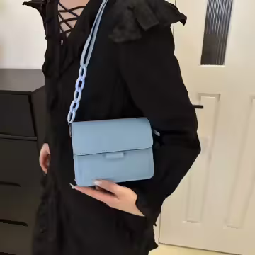 不對稱背帶掀蓋小方包×斜背包×藍色