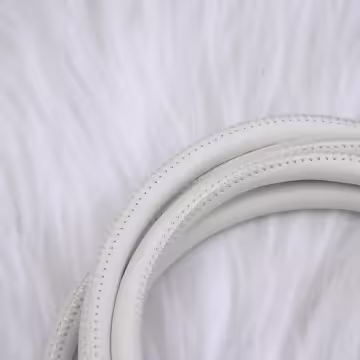 單色簡約皮革×手機斜背雙勾掛繩×白色