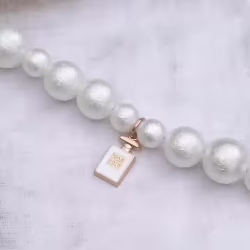 珍珠蝴蝶結5號香水×手機腕帶掛繩