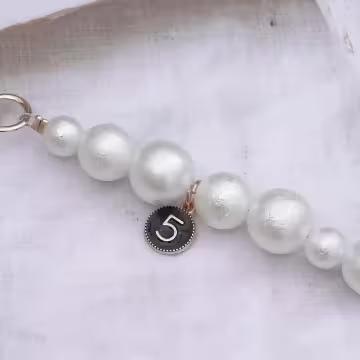 珍珠蝴蝶結5號香水×手機腕帶掛繩