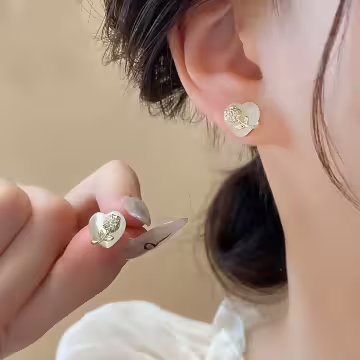 愛心貓眼石鑲花&times;耳環