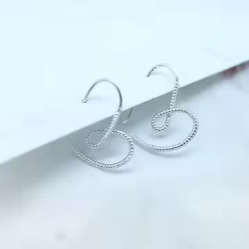 愛心線條麻花捲&times;耳勾