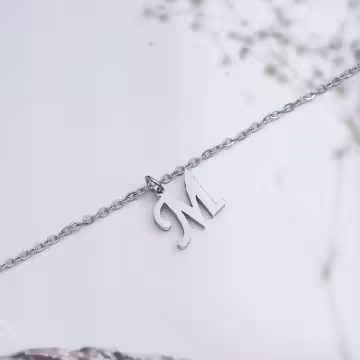 316鋼飾×經典M字母×鎖骨項鍊×銀色